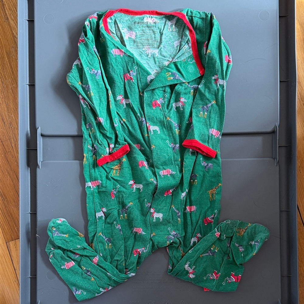 Magnetic me Green bamboo zippy with Red Trim